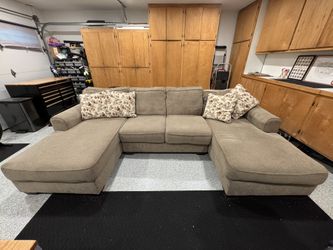 Patola Park Sectional Sofa
