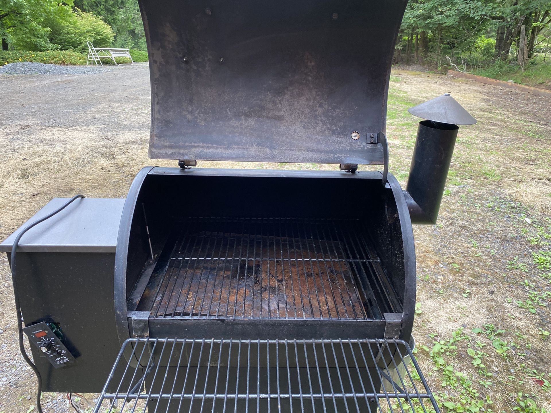 Traeger Smoker model BBQ07E for Sale in Chehalis, WA OfferUp