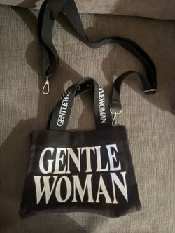 Gentle woman crossbody bag black