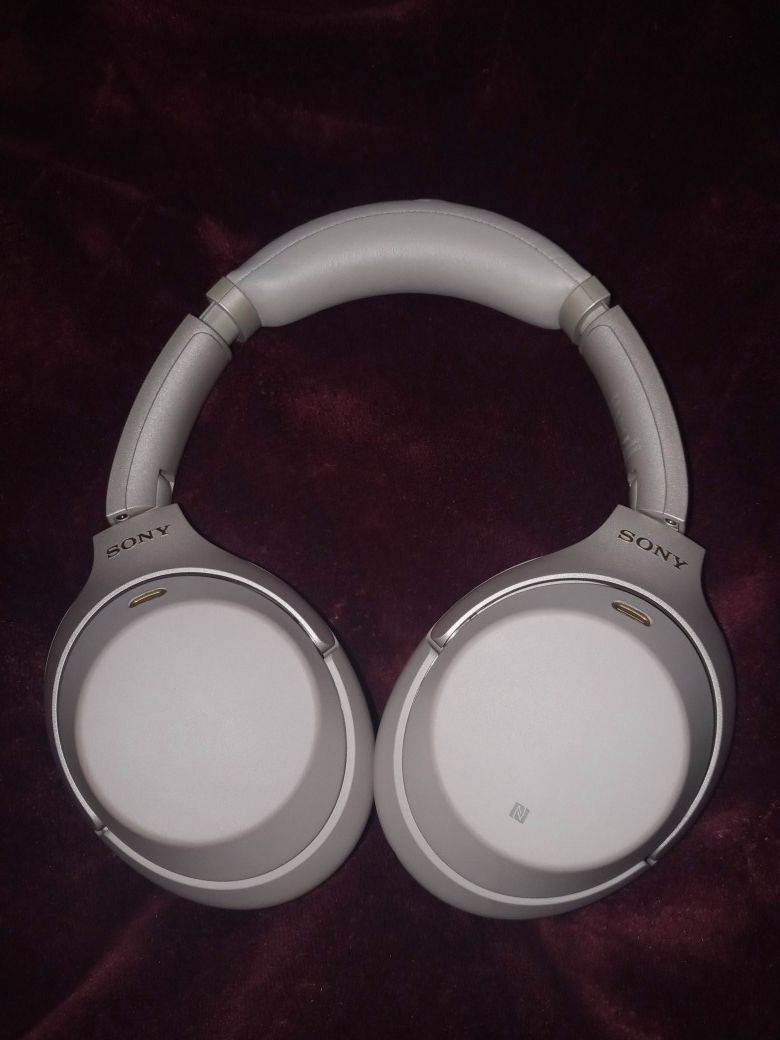 Sony wh1000xm3/b perfect condition beautiful sound