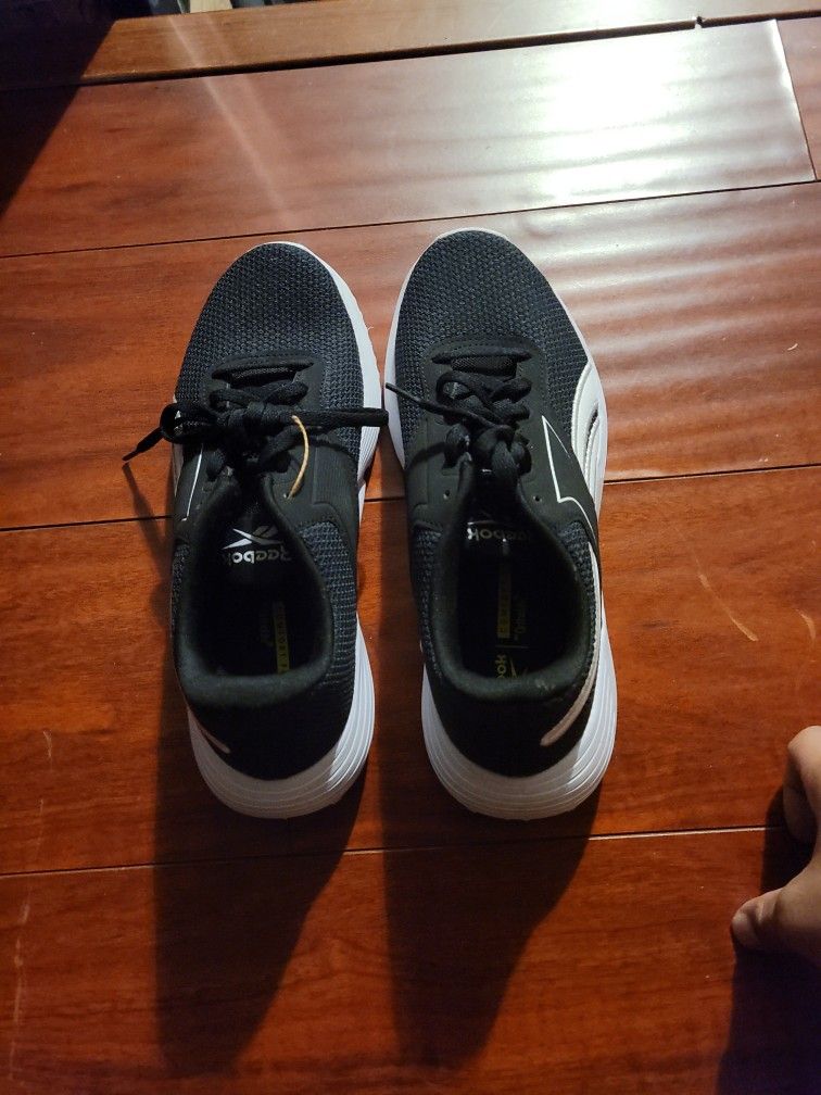 Size 7 Reebok Shoes