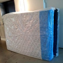 NEW QUEEN PILLOW TOP MATTRESS. Bed frame is not available. Take it home same day 👍