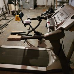 Spirit XT 475 Folding Treadmill 