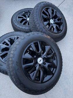 Chevy wheels 20” OEM 6Lug