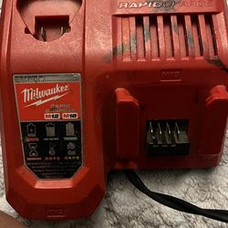 M12 and M18 12-Volt/18-Volt Lithium-Ion Multi-Voltage Rapid Battery Charger