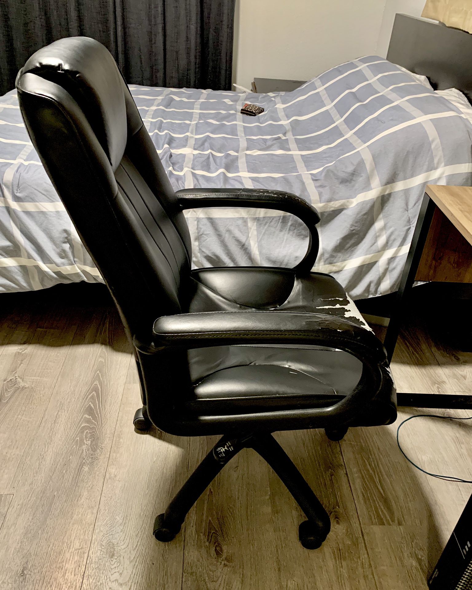 Office chair (Black)