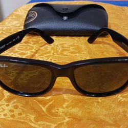 Black Ray-Ban Sunglasses 