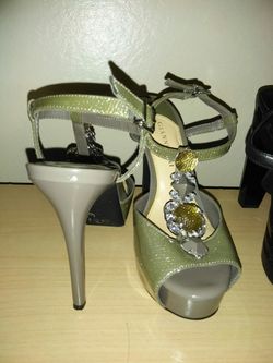 Gray Gianni Bini heels