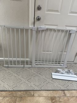 Cumbor 29.7-46" Baby Gate for Stairs, Mom's Choice Awards Winner-Auto Close Dog Gate for the House, Easy Install Pressure Mounted Pet Gates for Doorwa