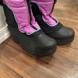 Girls Snow Boots Size 4!