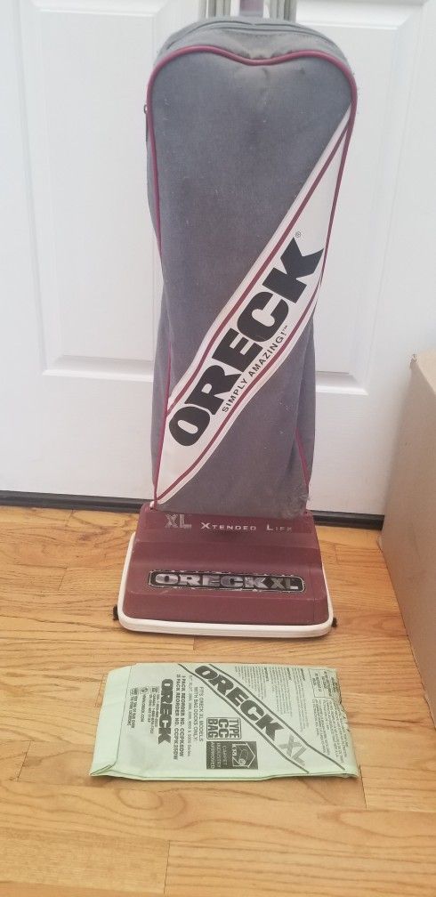 NEW cond ORECK VACUUM CLEANER WITH POWERFUL SUCTION , WORKS EXCELLENT IN THE BOX