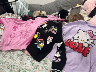 3 hello kitty pullover