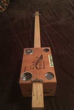 Cigar box guitar