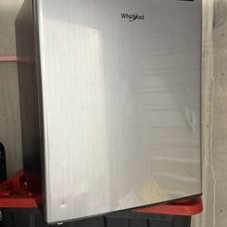 Whirlpool mini refrigerator
