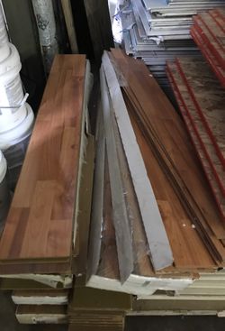FLOORING PLANKS $10 a box/la caja