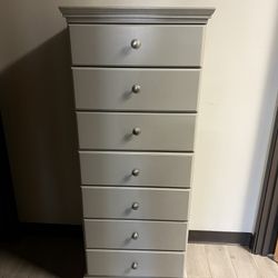 Tall 7-Drawer Chest / Dresser – Excellent Condition