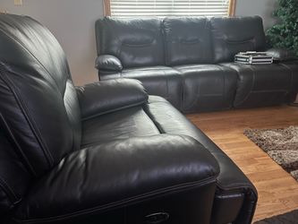 LEATHER POWER RECLINING LOVESEAT AND POWER LEATHER EECLINER