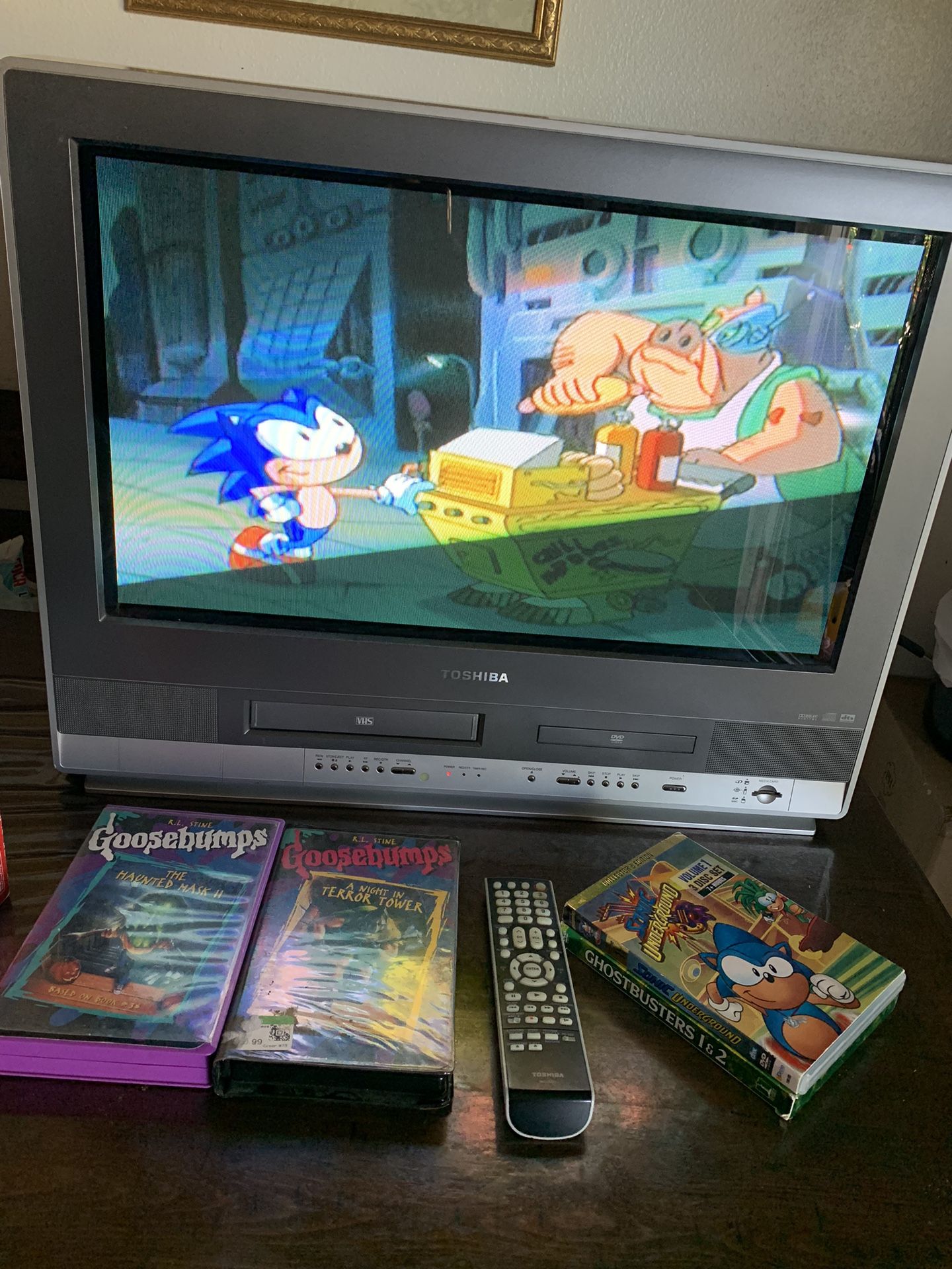 26in Toshiba Dvd/Vhs Widescreen CRT Tv