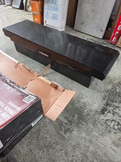 New Husky 72 in. Crossover Truck Tool Box in Aluminum, w/ Standard Profile for Full Size Trucks. Retails $420 with Taxes!! Small dent