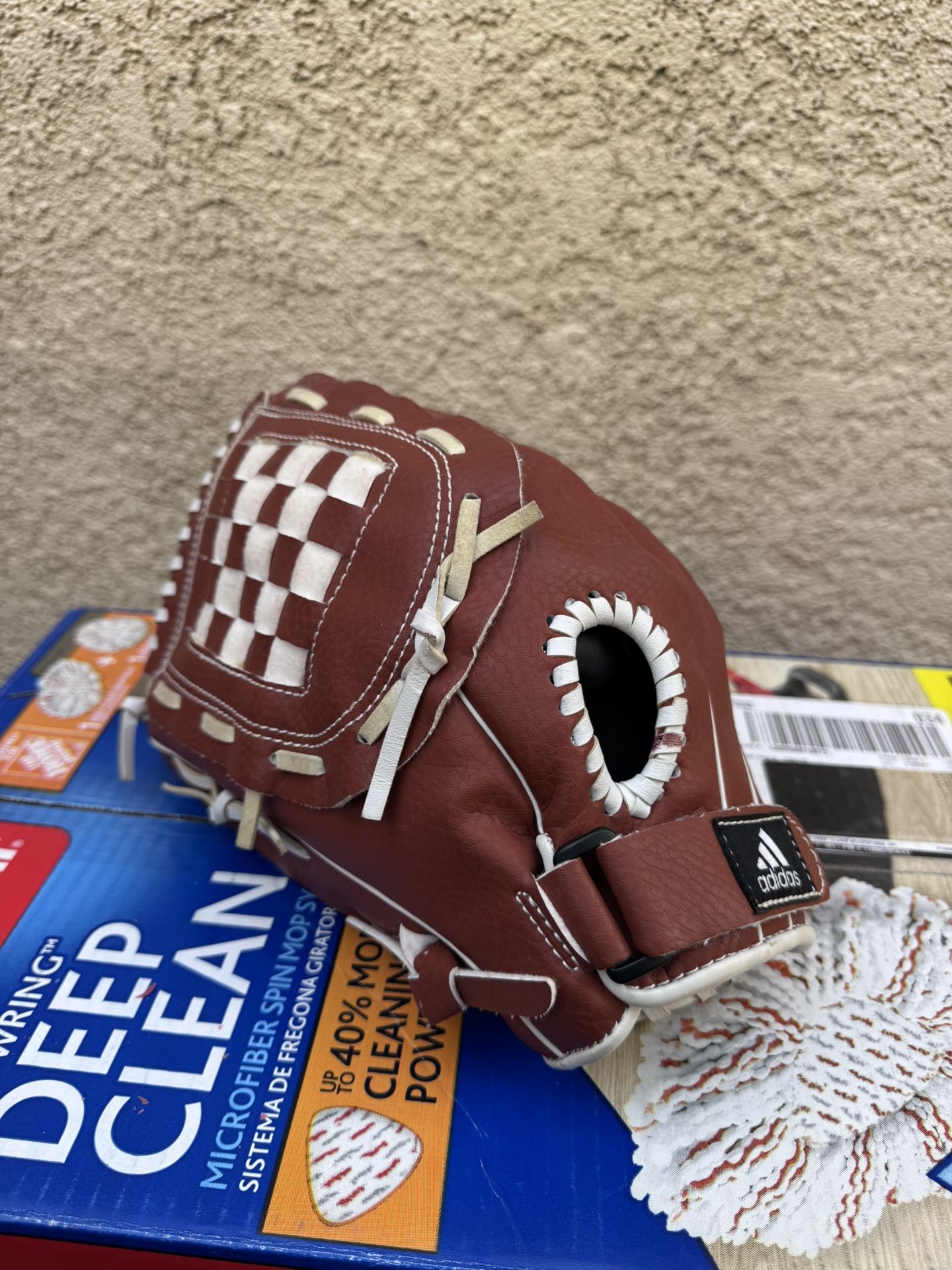 Adidas Girls Softball Glove. Easy Close. 12”