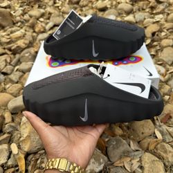 Black Nike Mind Slides (fits a Size 8)