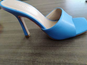 Simple Blue Sz 6 Heels
