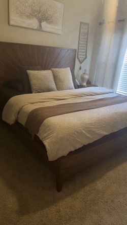 Complete Bedroom Set from Rooms To Go (Bed + Chest + 2 Nightstands)