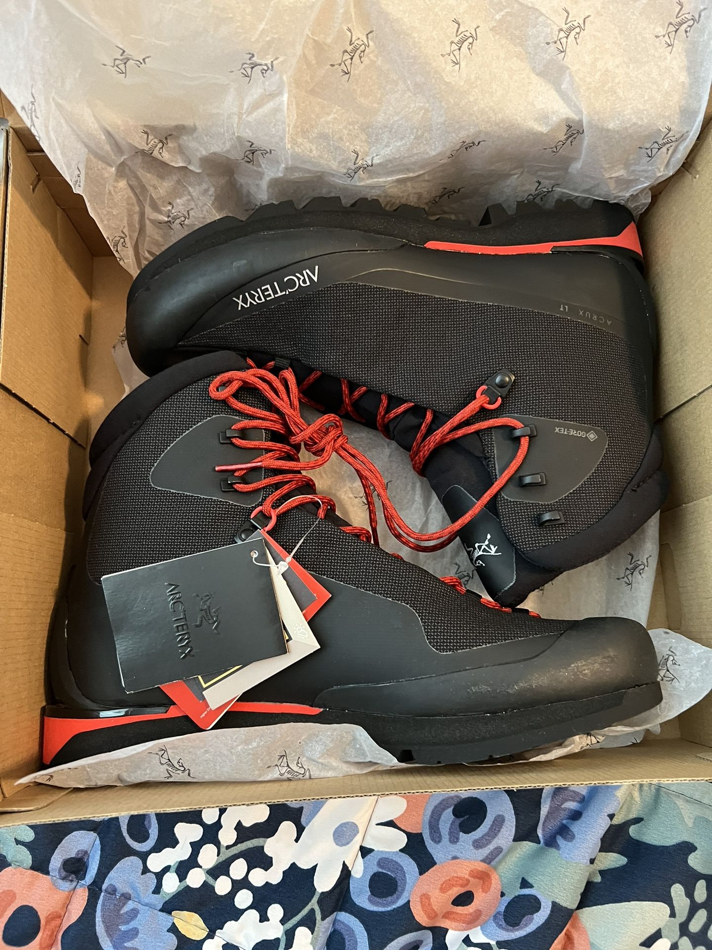 New Arcteryx Boots Acrux LT M:10 W: 11