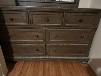 7-Drawer Dresser + Matching Mirror