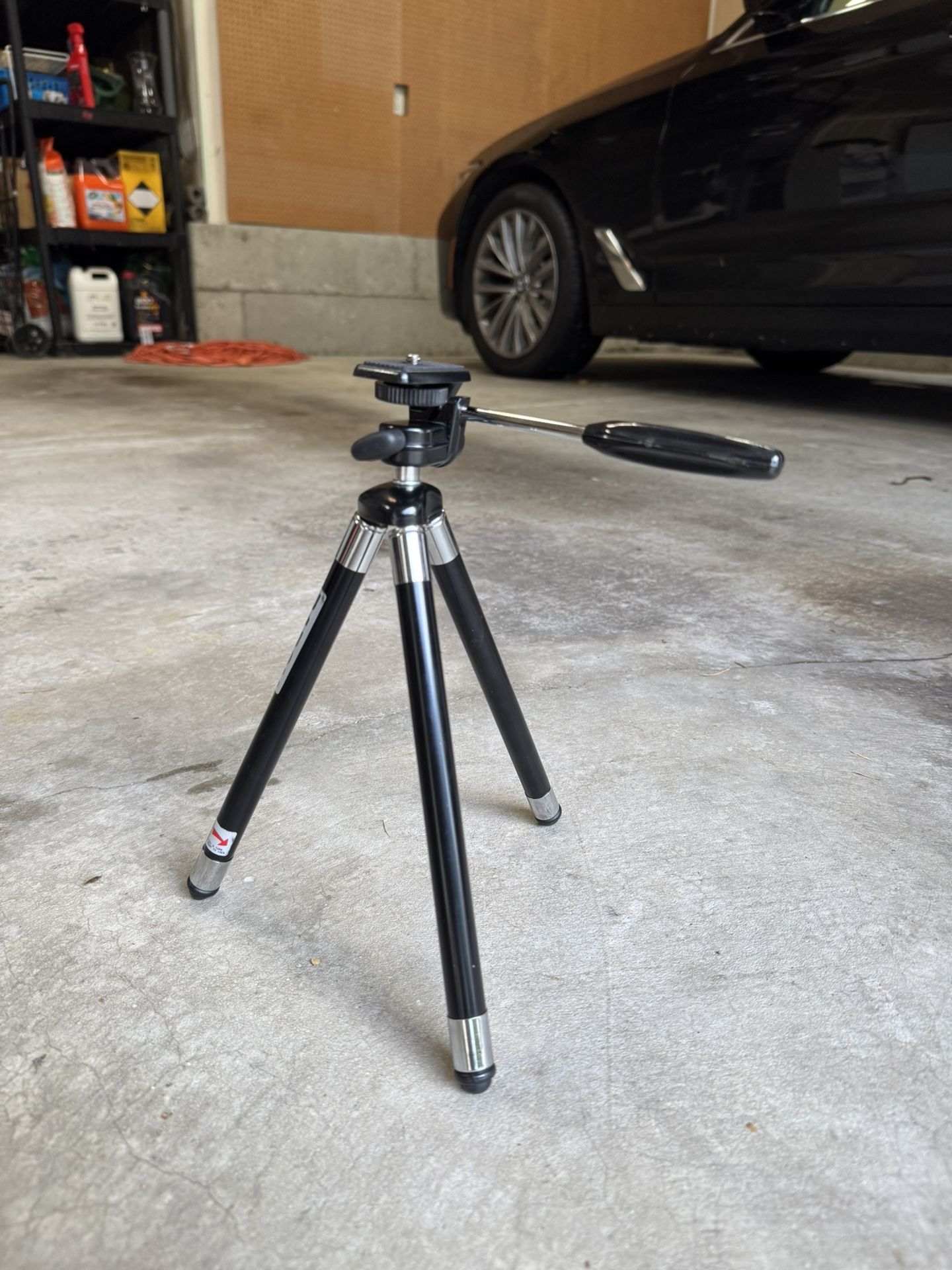 Camera tripod