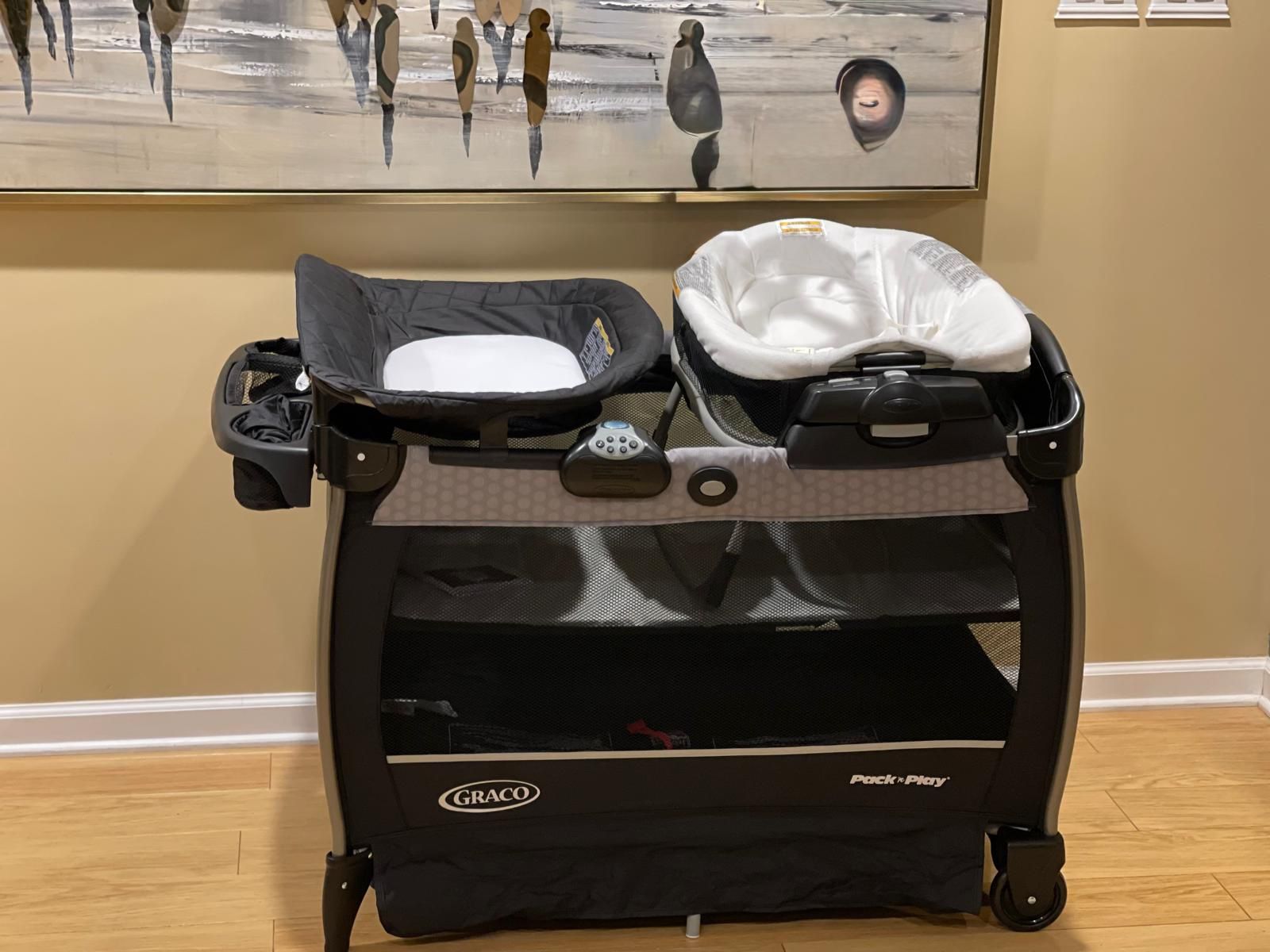 Graco Pack & Play With Bassinet, Diaper Changer & Mattress