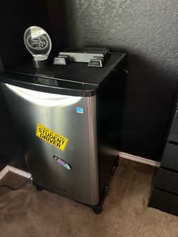 Mini fridge