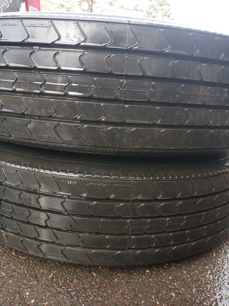 Heavy duty tires 275 80 22.5