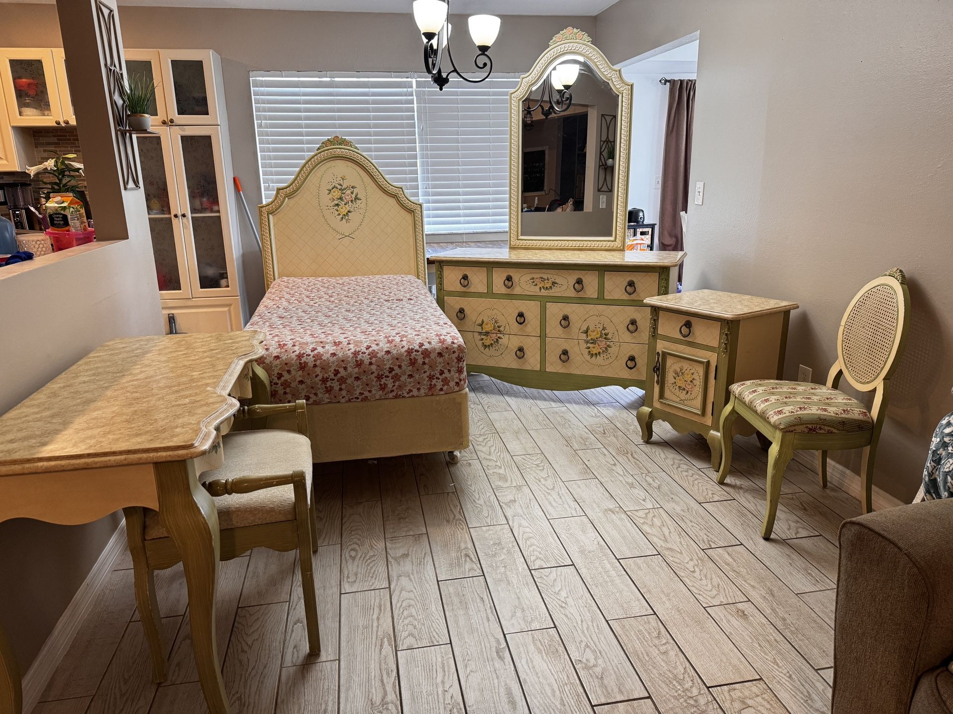 Adorable Girls' Solid Wood Twin Bedroom Set – Great for a Room Makeover or Flip!