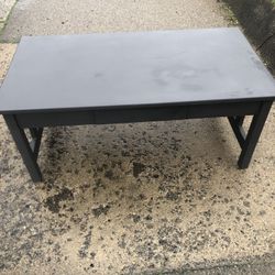 Very Good Condition Woods Coffee Table 