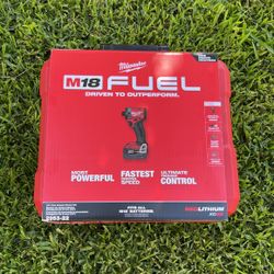 Milwaukee M18 Hex Impact Drill  Kit 1/4 