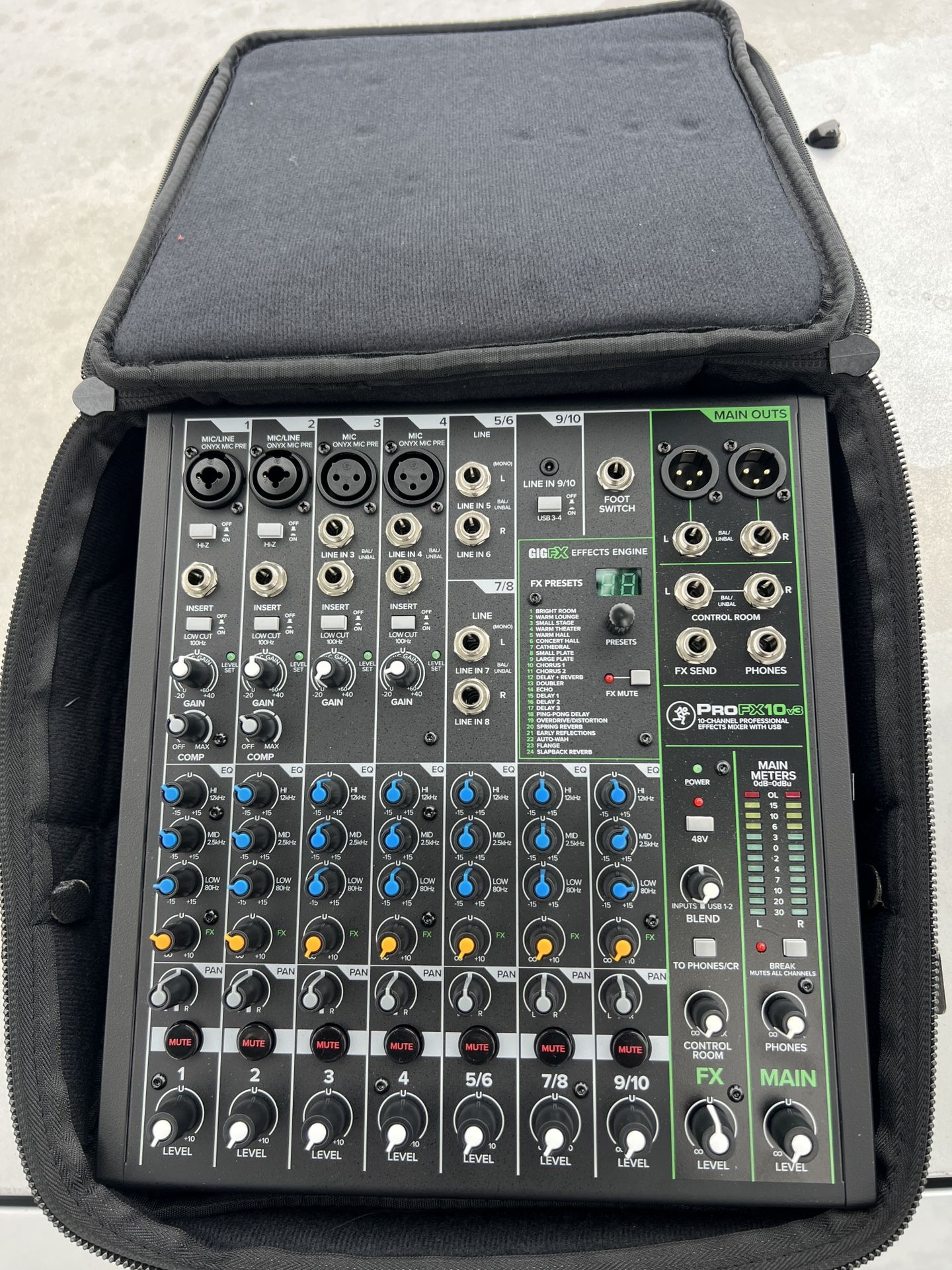 Mackie ProFX10v3 10-channel Mixer with USB and Effects $200