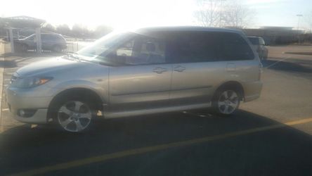 2004 Mazda MPV