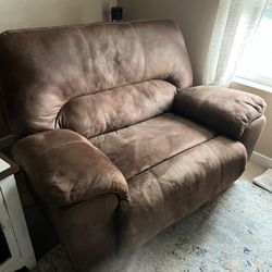 Manual Reclining Loveseat
