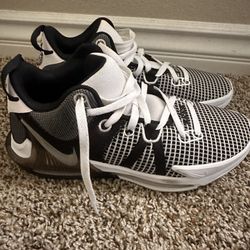 Volleyball Or Basketball Sneakers 