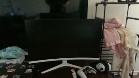 27 inch white crua monitor