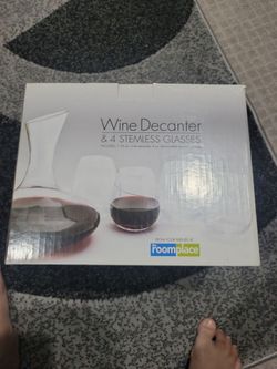 Wine decanter set