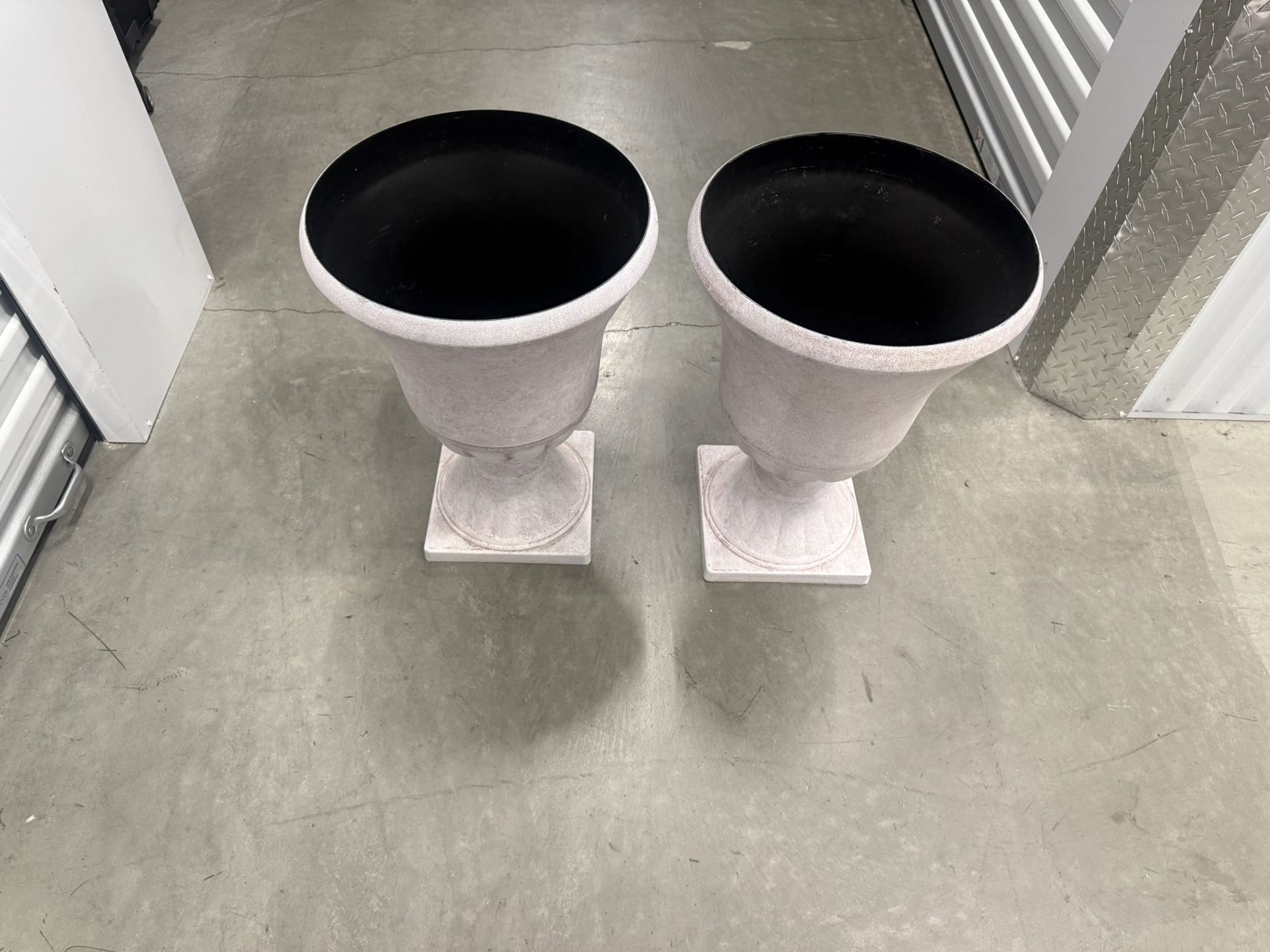 Brand New Plastic Urn Planters For Outdoor Plants