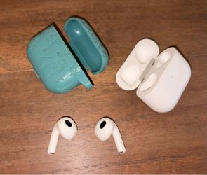 Apple AirPods 3 with Charging Case and Cover
