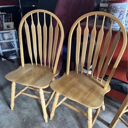 Set of 2 Wooden Arrow Back Windsor Chairs