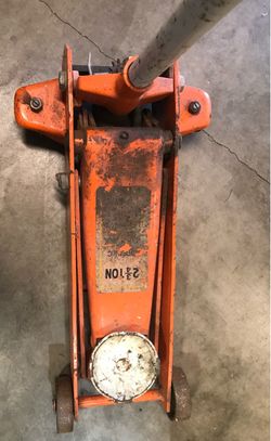 Automobile hydraulic lift jack - 2 3/4 Ton