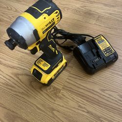 DEWALT 20V Impact Driver DCF809 Kit w/ Battery & Charger - Excellent Condition 