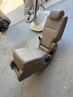 Honda Odyssey 2nd Row middle jump seat beige leather