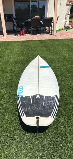 Tuttle Surfboard | 5”11