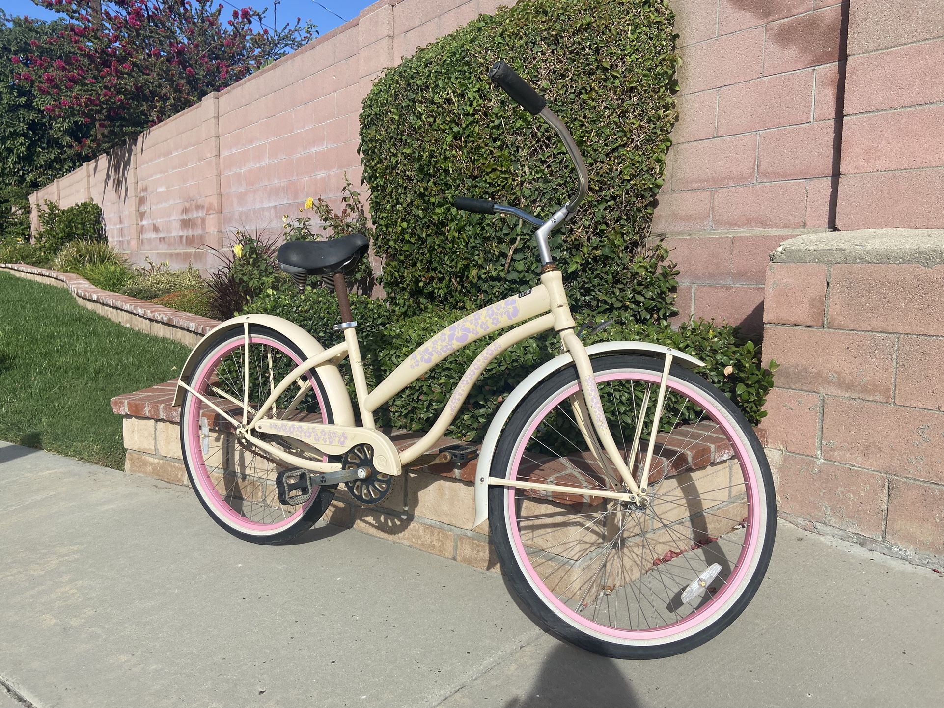 Girls pale yellow Bike *free*